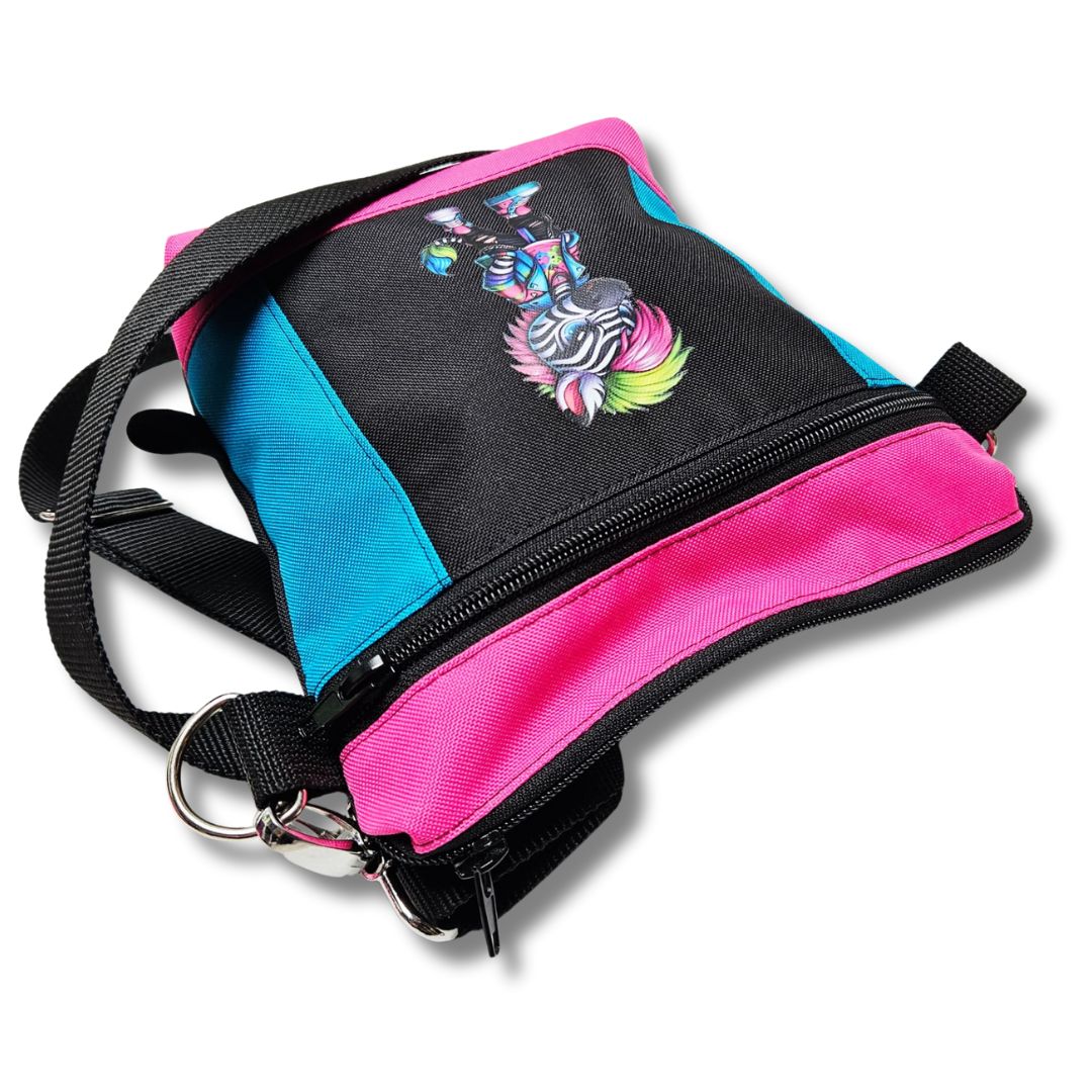 City-Bag Bauchtasche Hüfttasche Hip Bag Tasche bunt knallig Hund Hundespaziergang Gassitasche Leckerlibeuel Futterbeutel Gassitaschi Gassibag Hundetraining mitHundunterwegs Umhängetasche Tasche mit Schriftzug Aufdruck Bügelbild Reißverschluss Outdoorstoff waschbar