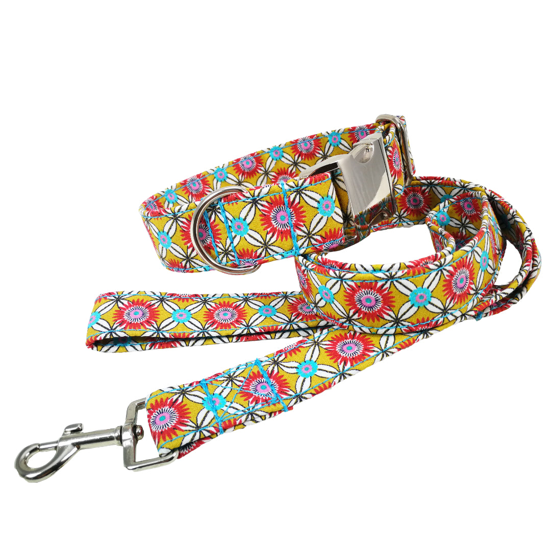 Hundehalsband Lederhalsband Paracord Zugstopp-Halsband Martingale Hundeleine Leine Lederleine Fettlederleine breites Halsband Klickverschluss Rollschnalle Ersatzbezug Flocke Hundebett Cosybed Hyggebed Donut Hundebett Flocke hundeschlafsack Hundedecke Hund Hunde Windhund luxus elegant exklusiv bequem handmade in Deutschland NRW gepolstert Softshell Brokat Dackel Dalmatiner Rhodesian Ridgeback Vizla Podenco Galgo Jagdhund Terrier Bulldogge OEB Frenchie Saluki Barsoi Labrador Cocker Spaniel Blümchen