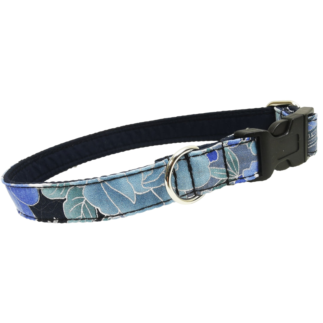Hundehalsband Lederhalsband Paracord Zugstopp-Halsband Martingale Hundeleine Leine Lederleine Fettlederleine breites Halsband Klickverschluss Rollschnalle Ersatzbezug Flocke Hundebett Cosybed Hyggebed Donut Hundebett Flocke hundeschlafsack Hundedecke Hund Hunde Windhund luxus elegant exklusiv bequem handmade in Deutschland NRW gepolstert Softshell Brokat Dackel Dalmatiner Rhodesian Ridgeback Vizla Podenco Galgo Jagdhund Terrier Bulldogge OEB Frenchie Saluki Barsoi Labrador Cocker Spaniel Japan