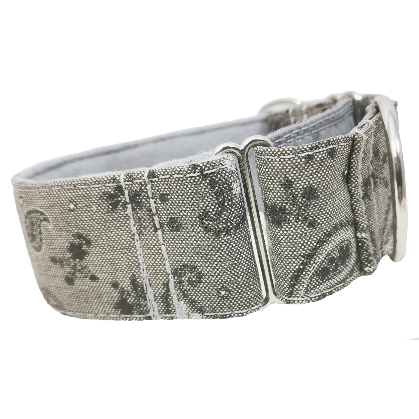 Hundehalsband Lederhalsband Paracord Zugstopp-Halsband Martingale Hundeleine Leine Lederleine Fettlederleine breites Halsband Klickverschluss Rollschnalle Ersatzbezug Flocke Hundebett Cosybed Hyggebed Donut Hundebett Flocke hundeschlafsack Hundedecke Hund Hunde Windhund luxus elegant exklusiv bequem handmade in Deutschland NRW gepolstert Softshell Brokat Dackel Dalmatiner Rhodesian Ridgeback Vizla Podenco Galgo Jagdhund Terrier Bulldogge OEB Frenchie Saluki Barsoi Labrador Cocker Spaniel paisley