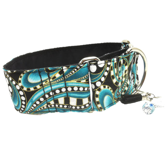 Hundehalsband Lederhalsband Paracord Zugstopp-Halsband Martingale Hundeleine Leine Lederleine Fettlederleine breites Halsband Klickverschluss Rollschnalle Ersatzbezug Flocke Hundebett Cosybed Hyggebed Donut Hundebett Flocke hundeschlafsack Hundedecke Hund Hunde Windhund luxus elegant exklusiv bequem handmade in Deutschland NRW gepolstert Softshell Brokat Dackel Dalmatiner Rhodesian Ridgeback Vizla Podenco Galgo Jagdhund Terrier Bulldogge OEB Frenchie Saluki Barsoi Labrador Cocker Spaniel paisley