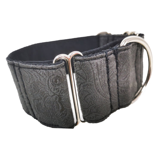 Hundehalsband Lederhalsband Paracord Zugstopp-Halsband Martingale Hundeleine Leine Lederleine Fettlederleine breites Halsband Klickverschluss Rollschnalle Ersatzbezug Flocke Hundebett Cosybed Hyggebed Donut Hundebett Flocke hundeschlafsack Hundedecke Hund Hunde Windhund luxus elegant exklusiv bequem handmade in Deutschland NRW gepolstert Softshell Brokat Dackel Dalmatiner Rhodesian Ridgeback Vizla Podenco Galgo Jagdhund Terrier Bulldogge OEB Frenchie Saluki Barsoi Labrador Cocker Spaniel Blümchen