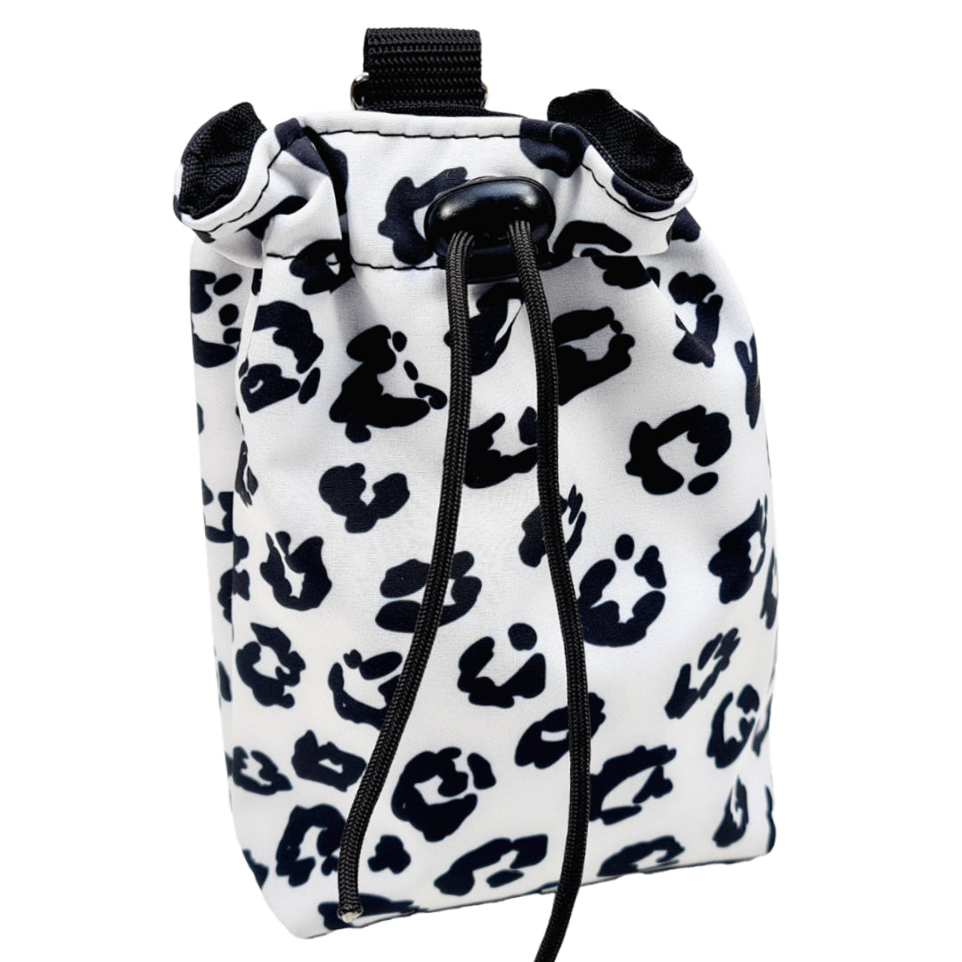 Gassi-Bag Tasche Gassitasche Bauchtasche Futterbeutel Leckerlibeutel Crossbody Hund Hunde Softshell Outdoor waschbar bunt praktisch Reißverschluss Hundehalsband Hundeleine Dalmatiner