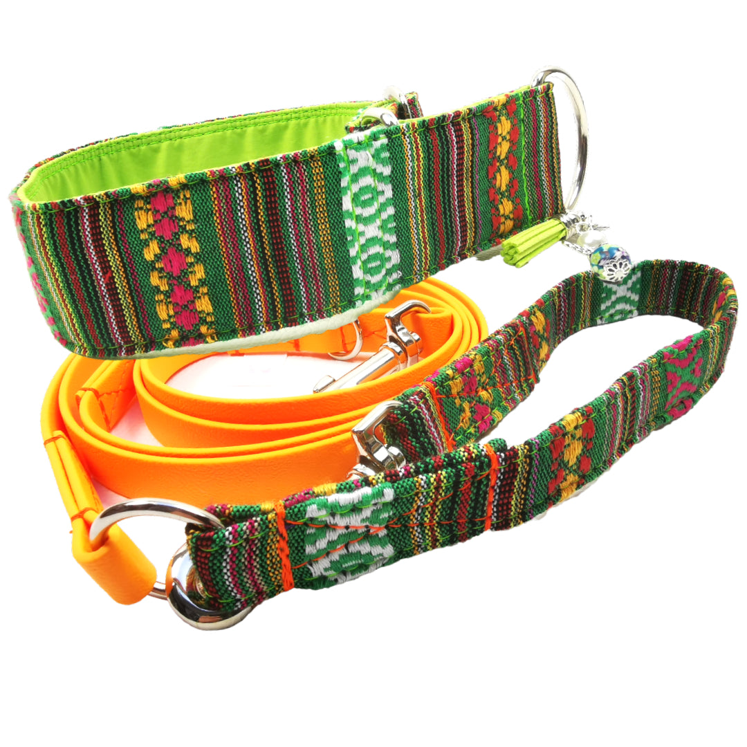 Hundehalsband Lederhalsband Paracord Zugstopp-Halsband Martingale Hundeleine Leine Lederleine Fettlederleine breites Halsband Klickverschluss Rollschnalle Ersatzbezug Flocke Hundebett Cosybed Hyggebed Donut Hundebett Flocke hundeschlafsack Hundedecke Hund Hunde Windhund luxus elegant exklusiv bequem handmade in Deutschland NRW gepolstert Softshell Brokat Dackel Dalmatiner Rhodesian Ridgeback Vizla Podenco Galgo Jagdhund Terrier Bulldogge OEB Frenchie Saluki Barsoi Labrador Cocker biothane mexico ethno