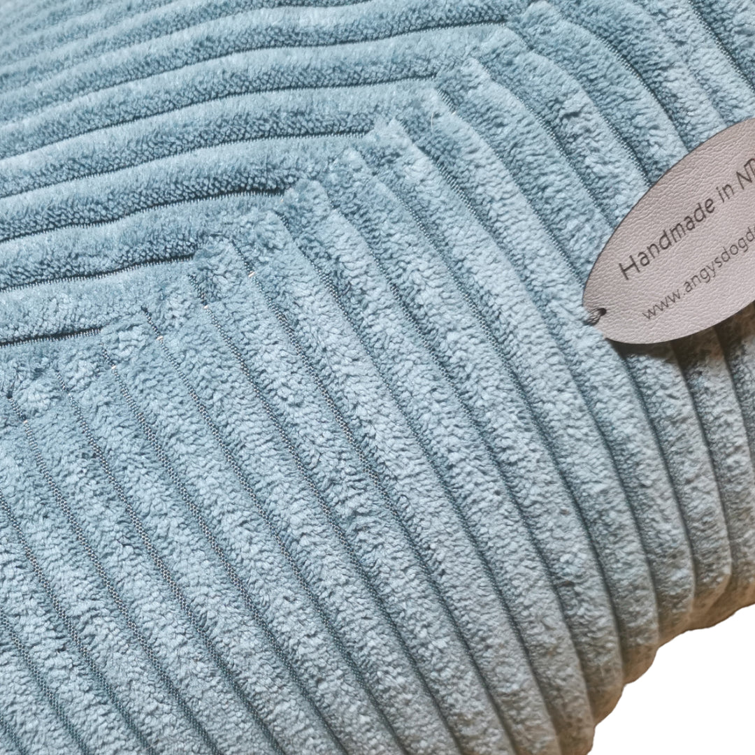 Ersatzbezug Hundebettbezug Flocke Cosybed Higgybed Donut Hundebett Hund Hunde Dog Cord Fellimitat Softshell edel schnell luxus deutschland handgefertigt handmade kleinunternehmen startup inkontinenzschutz hundeaccessoires hundeshop Hundebett hundedecke hundemesse waschbar zooplusflocke Bezug hundedonut madeingermany hyggebed welovedogs wolke wohnaccessoires elegant bequem nrw