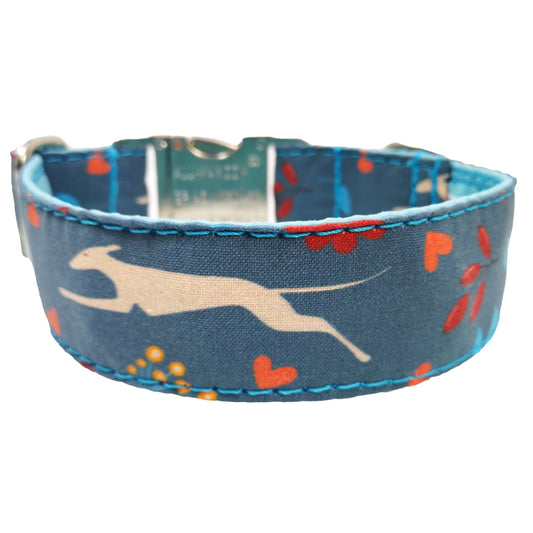 Hundehalsband Lederhalsband Paracord Zugstopp-Halsband Martingale Hundeleine Leine Lederleine Fettlederleine breites Halsband Klickverschluss Rollschnalle Ersatzbezug Flocke Hundebett Cosybed Hyggebed Donut Hundebett Flocke hundeschlafsack Hundedecke Hund Hunde Windhund luxus elegant exklusiv bequem handmade in Deutschland NRW gepolstert Softshell Brokat Dackel Dalmatiner Rhodesian Ridgeback Vizla Podenco Galgo Jagdhund Terrier Bulldogge OEB Frenchie Saluki Barsoi Labrador Cocker biothane