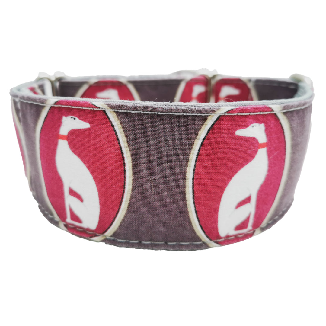 Hundehalsband Lederhalsband Paracord Zugstopp-Halsband Martingale Hundeleine Leine Lederleine Fettlederleine breites Halsband Klickverschluss Rollschnalle Ersatzbezug Flocke Hundebett Cosybed Hyggebed Donut Hundebett Flocke hundeschlafsack Hundedecke Hund Hunde Windhund luxus elegant exklusiv bequem handmade in Deutschland NRW gepolstert Softshell Brokat Dackel Dalmatiner Rhodesian Ridgeback Vizla Podenco Galgo Jagdhund Terrier Bulldogge OEB Frenchie Saluki Barsoi Labrador Cocker biothane windhundhalsband