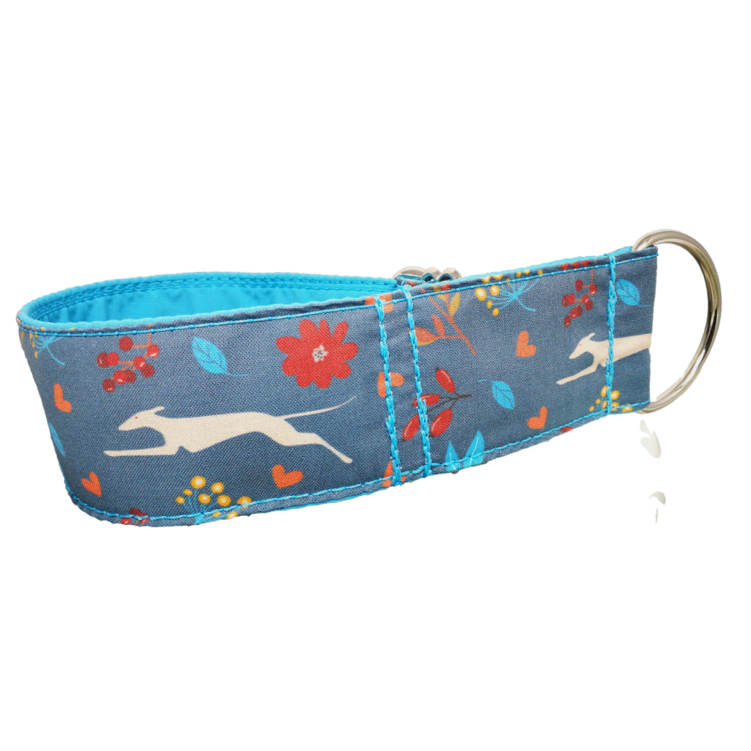 Hundehalsband Lederhalsband Paracord Zugstopp-Halsband Martingale Hundeleine Leine Lederleine Fettlederleine breites Halsband Klickverschluss Rollschnalle Ersatzbezug Flocke Hundebett Cosybed Hyggebed Donut Hundebett Flocke hundeschlafsack Hundedecke Hund Hunde Windhund luxus elegant exklusiv bequem handmade in Deutschland NRW gepolstert Softshell Brokat Dackel Dalmatiner Rhodesian Ridgeback Vizla Podenco Galgo Jagdhund Terrier Bulldogge OEB Frenchie Saluki Barsoi Labrador Cocker biothane windhundhalsband
