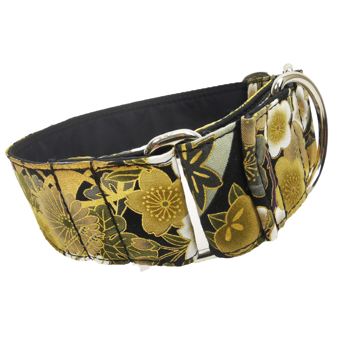 Hundehalsband Lederhalsband Paracord Zugstopp-Halsband Martingale Hundeleine Leine Lederleine Fettlederleine breites Halsband Klickverschluss Rollschnalle Ersatzbezug Flocke Hundebett Cosybed Hyggebed Donut Hundebett Flocke hundeschlafsack Hundedecke Hund Hunde Windhund luxus elegant exklusiv bequem handmade in Deutschland NRW gepolstert Softshell Brokat Dackel Dalmatiner Rhodesian Ridgeback Vizla Podenco Galgo Jagdhund Terrier Bulldogge OEB Frenchie Saluki Barsoi Labrador Cocker Spaniel Japan