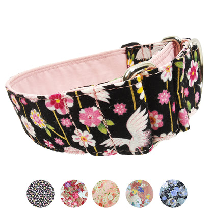 Hundehalsband Lederhalsband Paracord Zugstopp-Halsband Martingale Hundeleine Leine Lederleine Fettlederleine breites Halsband Klickverschluss Rollschnalle Ersatzbezug Flocke Hundebett Cosybed Hyggebed Donut Hundebett Flocke hundeschlafsack Hundedecke Hund Hunde Windhund luxus elegant exklusiv bequem handmade in Deutschland NRW gepolstert Softshell Brokat Dackel Dalmatiner Rhodesian Ridgeback Vizla Podenco Galgo Jagdhund Terrier Bulldogge OEB Frenchie Saluki Barsoi Labrador Cocker Spaniel Japan