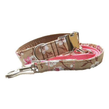 Hundehalsband Lederhalsband Paracord Zugstopp-Halsband Martingale Hundeleine Leine Lederleine Fettlederleine breites Halsband Klickverschluss Rollschnalle Ersatzbezug Flocke Hundebett Cosybed Hyggebed Donut Hundebett Flocke hundeschlafsack Hundedecke Hund Hunde Windhund luxus elegant exklusiv bequem handmade in Deutschland NRW gepolstert Softshell Brokat Dackel Dalmatiner Rhodesian Ridgeback Vizla Podenco Galgo Jagdhund Terrier Bulldogge OEB Frenchie Saluki Barsoi Labrador Cocker Spaniel Kirschblüte