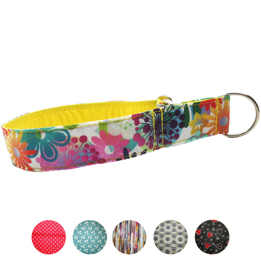 Hundehalsband Lederhalsband Paracord Zugstopp-Halsband Martingale Hundeleine Leine Lederleine Fettlederleine breites Halsband Klickverschluss Rollschnalle Ersatzbezug Flocke Hundebett Cosybed Hyggebed Donut Hundebett Flocke hundeschlafsack Hundedecke Hund Hunde Windhund luxus elegant exklusiv bequem handmade in Deutschland NRW gepolstert Softshell Brokat Dackel Dalmatiner Rhodesian Ridgeback Vizla Podenco Galgo Jagdhund Terrier Bulldogge OEB Frenchie Saluki Barsoi Labrador Cocker Spaniel Blumen