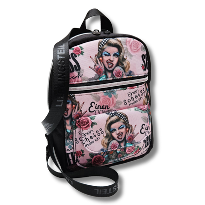 Handgemachter Design-City-Rucksack aus wasserabweisendem, robustem und buntem Outdoorstoff mit mit praktischem Reißverschlussfach und Magnetverschluss-Steckfach und verstellbaren Gurtband-Trägern von Angys DogDesign