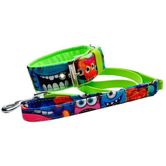 Hundehalsband Halsband Hund Hunde breites Halsband bunt Leo multi neon Schnalle Klickverschluss Martingale Zugstopp Paracord Tauhalsband Lederhalsband Dog collar Hundeaccessoires Hundetraining Hundezeug Hundeladen Onlineshop Hundeleine Leine leash Tauleine Fettleder Lederleine lang verstellbar stufenlos softshell outdoor cord canvas wasserabweisend 