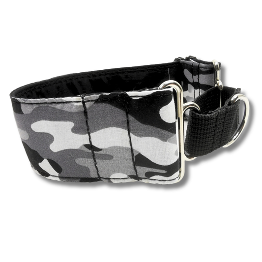 Handgemachtes kleines Martingale Hundehalsband Camouflage Black and Grey mit Tarnmuster aus Baumwollstoff von Angys DogDesign