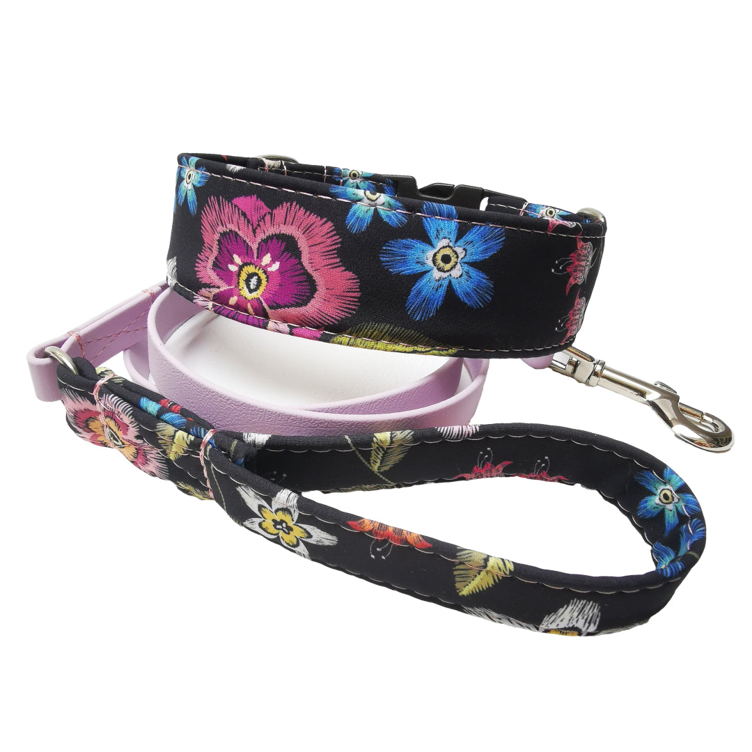 Hundehalsband Lederhalsband Paracord Zugstopp-Halsband Martingale Hundeleine Leine Lederleine Fettlederleine breites Halsband Klickverschluss Rollschnalle Ersatzbezug Flocke Hundebett Cosybed Hyggebed Donut Hundebett Flocke hundeschlafsack Hundedecke Hund Hunde Windhund luxus elegant exklusiv bequem handmade in Deutschland NRW gepolstert Softshell Brokat Dackel Dalmatiner Rhodesian Ridgeback Vizla Podenco Galgo Jagdhund Terrier Bulldogge OEB Frenchie Saluki Barsoi Labrador Cocker Spaniel Softshell