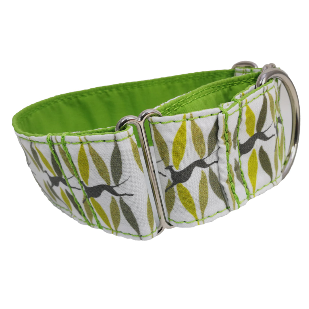 Hundehalsband Lederhalsband Paracord Zugstopp-Halsband Martingale Hundeleine Leine Lederleine Fettlederleine breites Halsband Klickverschluss Rollschnalle Ersatzbezug Flocke Hundebett Cosybed Hyggebed Donut Hundebett Flocke hundeschlafsack Hundedecke Hund Hunde Windhund luxus elegant exklusiv bequem handmade in Deutschland NRW gepolstert Softshell Brokat Dackel Dalmatiner Rhodesian Ridgeback Vizla Podenco Galgo Jagdhund Terrier Bulldogge OEB Frenchie Saluki Barsoi Labrador Cocker biothane windhundhalsband